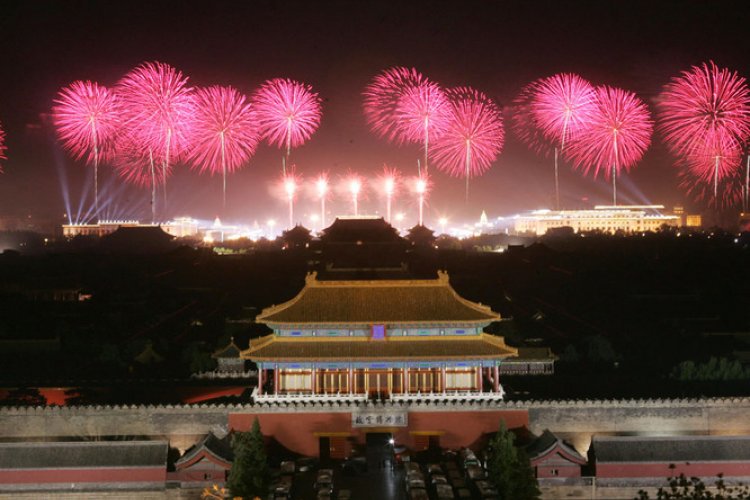 Beijing Pollution Hits 647, but Beijingers Bought Fewer Fireworks 