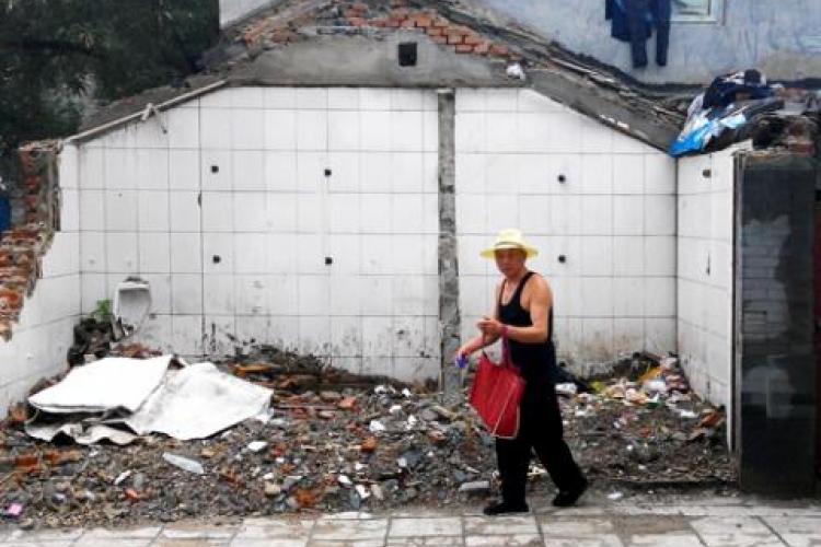 Good Morning Beijing July 31, 2014: AQI 269; This Is Not a Love Story; Gulou Goodbyes; French Windows 1 BR + Study