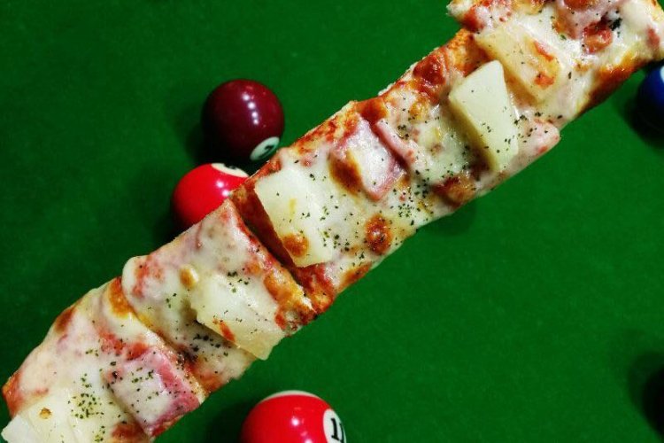 The Deep Dish: VSports Serves Beijing-Style Pizza in Their Gongti Man Cave