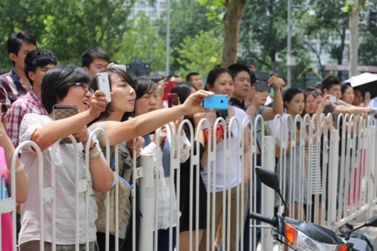 Michael Jackson Flash Mob Descends Upon The Park Hyatt