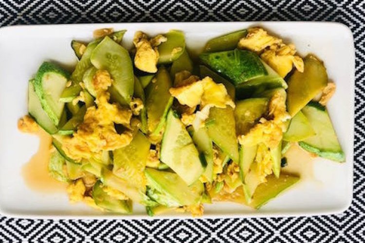 Chinese Cookbook: Simple and Flavorsome Stir-Fried Chinese Courgette With Egg