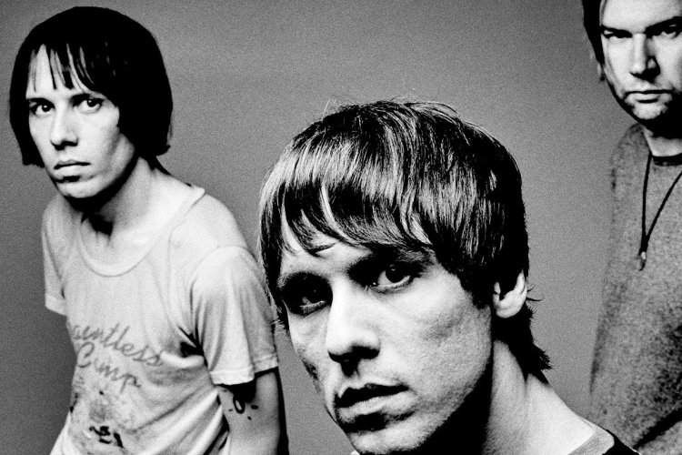 &quot;Johnny Marr Makes a Great Cup of Tea&quot;: Q&amp;A With The Cribs Ahead of Their May 13 Gig 