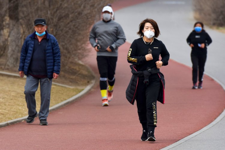 The Plight of One Drunken Foreigner in Beijing Reminds Us That Masks Are Still Required