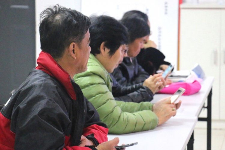 China&#039;s Over-50s Love WeChat and Can&#039;t Get Enough Chicken Soup for the Soul