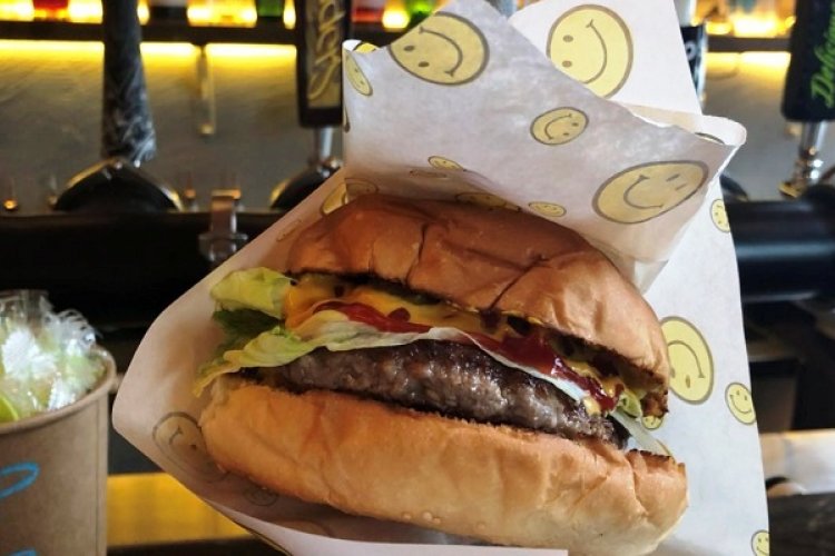 Burger Favorite WasPark Joins Deal Beer for Late Night Munchies in Jiaodaokou