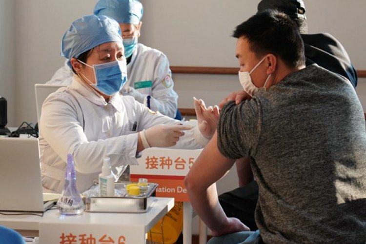 Waimai Drivers, F&amp;B Workers in Beijing Begin the Vaccination Process