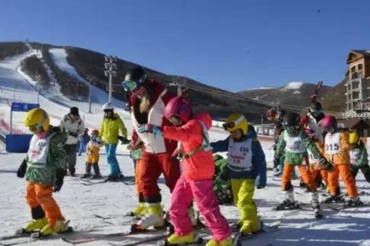 R Ten-year-old, College Student Die in Separate Ski Accidents Near Beijing 