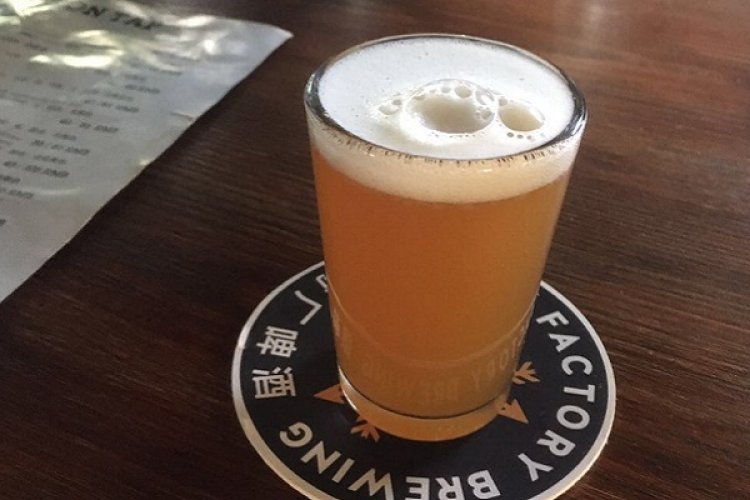 R What’s Up in Beer: Arrow Factory’s Kölsch, Jing-A’s 8x8 Brewing Project, Slow Boat’s New Brews, Dirty Duck’s Party, High Town’s Brunch, and Harvest’s Bar