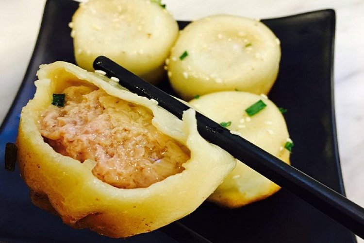 R Street Eats: RMB 25 Pan-Fried Baozi and Duck Blood and Vermicelli Soup to Arouse Your Appetite in Steaming Summertime