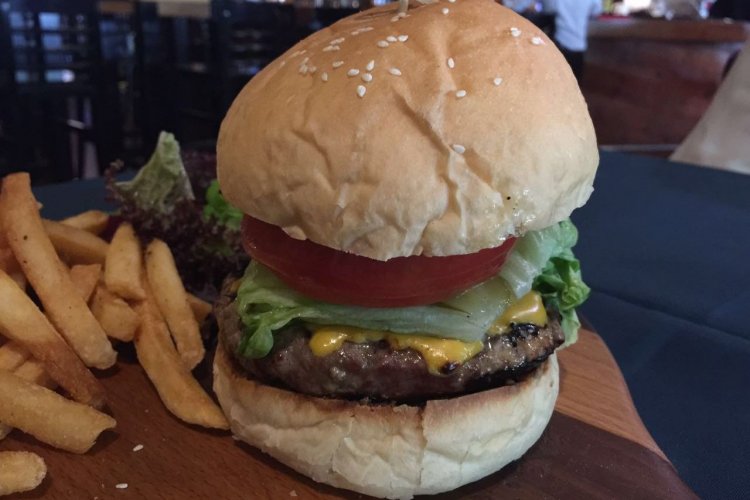 DP Burger Brief: Eudora&#039;s Signature Burger Still Got It