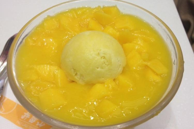 Mango Delight: Hong Kong Desserts from Hui Lau Shan