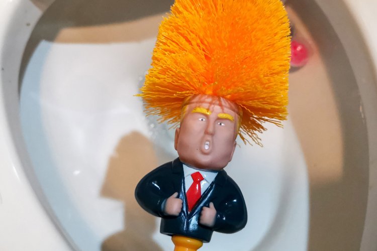 R1 Celebrate the Gift of Impeachment with These Taobao Trump Stocking Stuffers