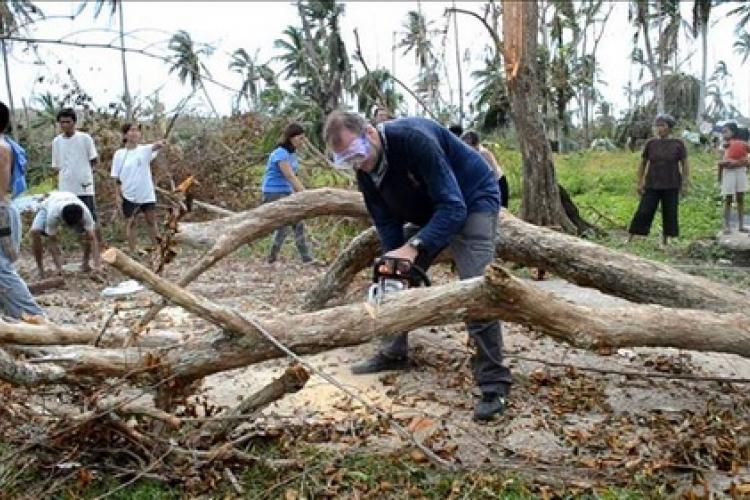 Beijing Samaritan on the Ground to Aid Typhoon Haiyan Victims, Calls for Donations 