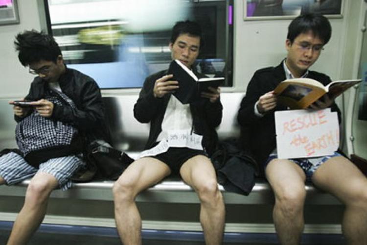 Pantless in Guangdong - Commuters Strip for the Environment