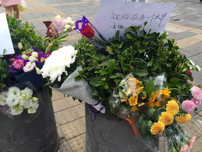 Flower Memorials at Site of Sanlitun Stabbings Regularly Cleared Away by Security