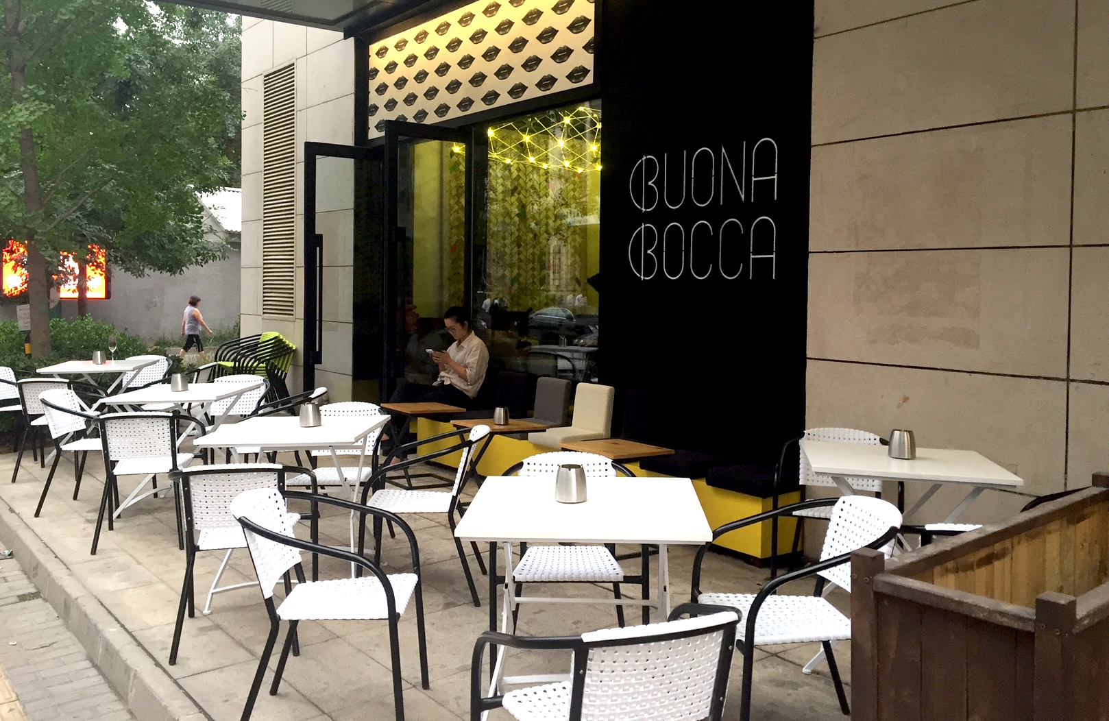 New Italian Wine Bar Buona Bocca Draws Crowds Just off Xindong Lu