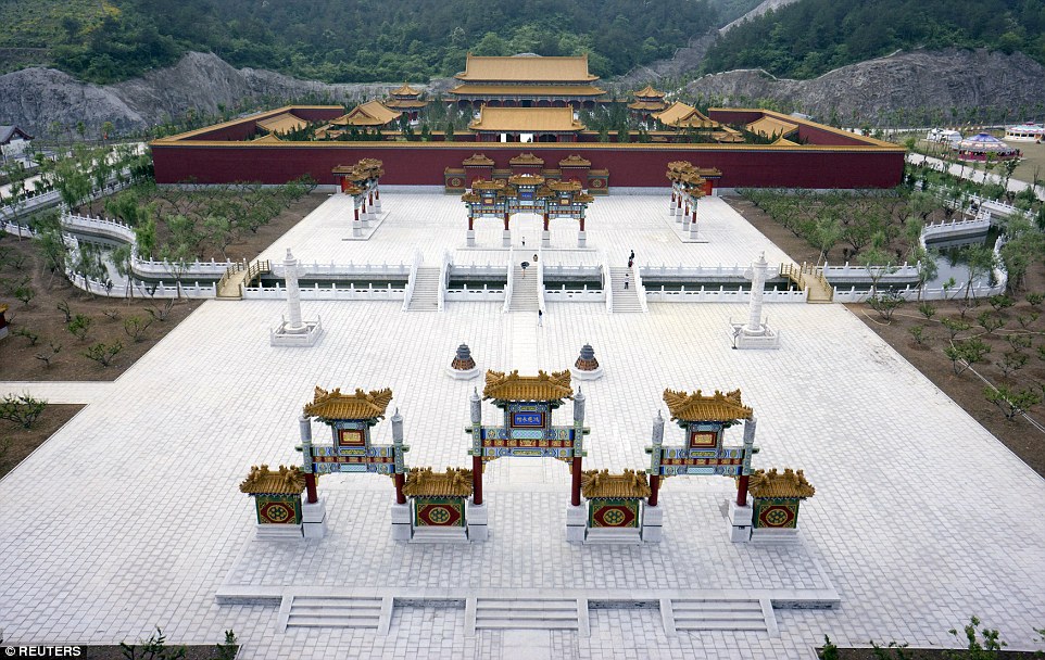 Replica of Beijing Old Summer Palace Opens at Hengdian Film Studio in Eastern China