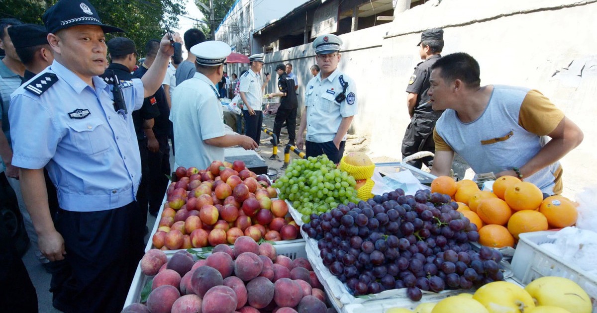 Government&#039;s Push to Enliven Beijing&#039;s Streetside Economy Shot Down by Local Authorities