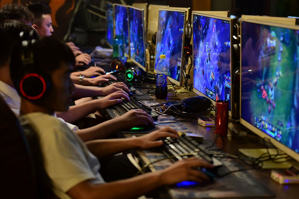 R1 China Takes Aim at Video Games Amidst Rise in Gaming Addiction