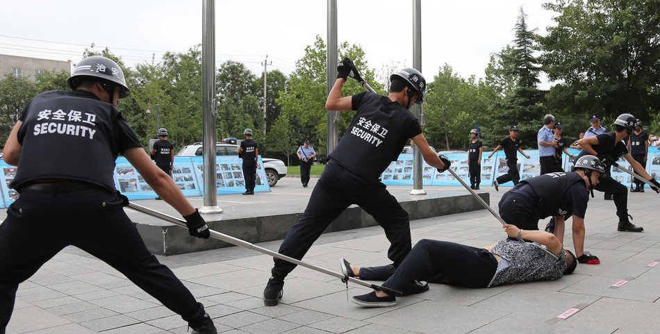 Beijing Hospital Security Given Riot Gear 