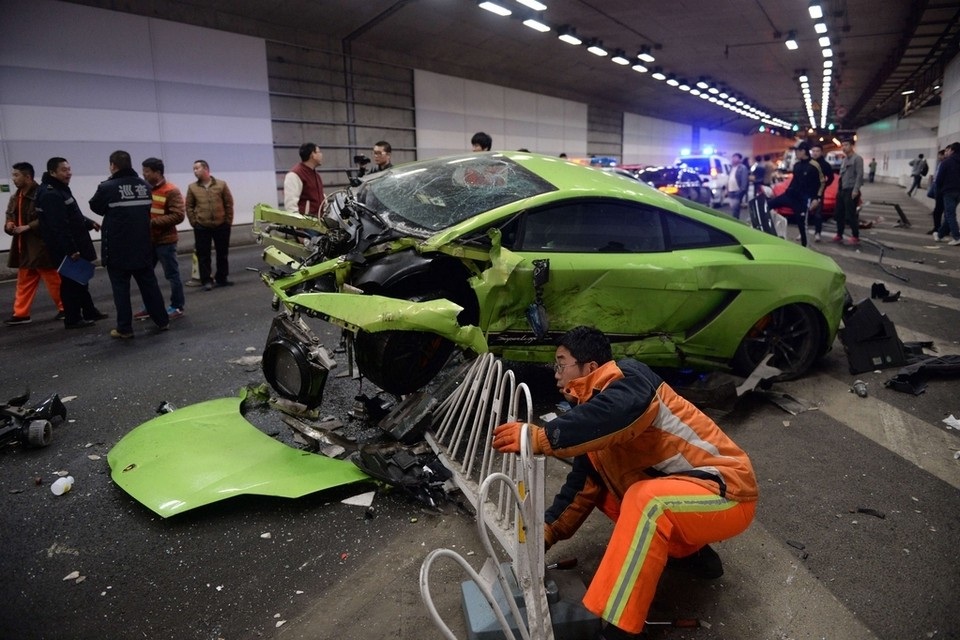 Mom Says &#039;Ordinary&#039; Beijing 21-Year-Old Son Made Cash from Pool, Stocks to Buy Lamborghini He Crashed