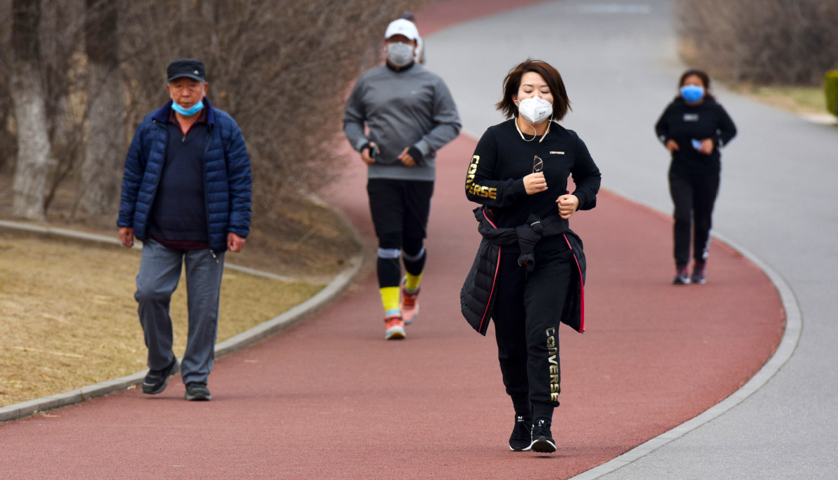 The Plight of One Drunken Foreigner in Beijing Reminds Us That Masks Are Still Required