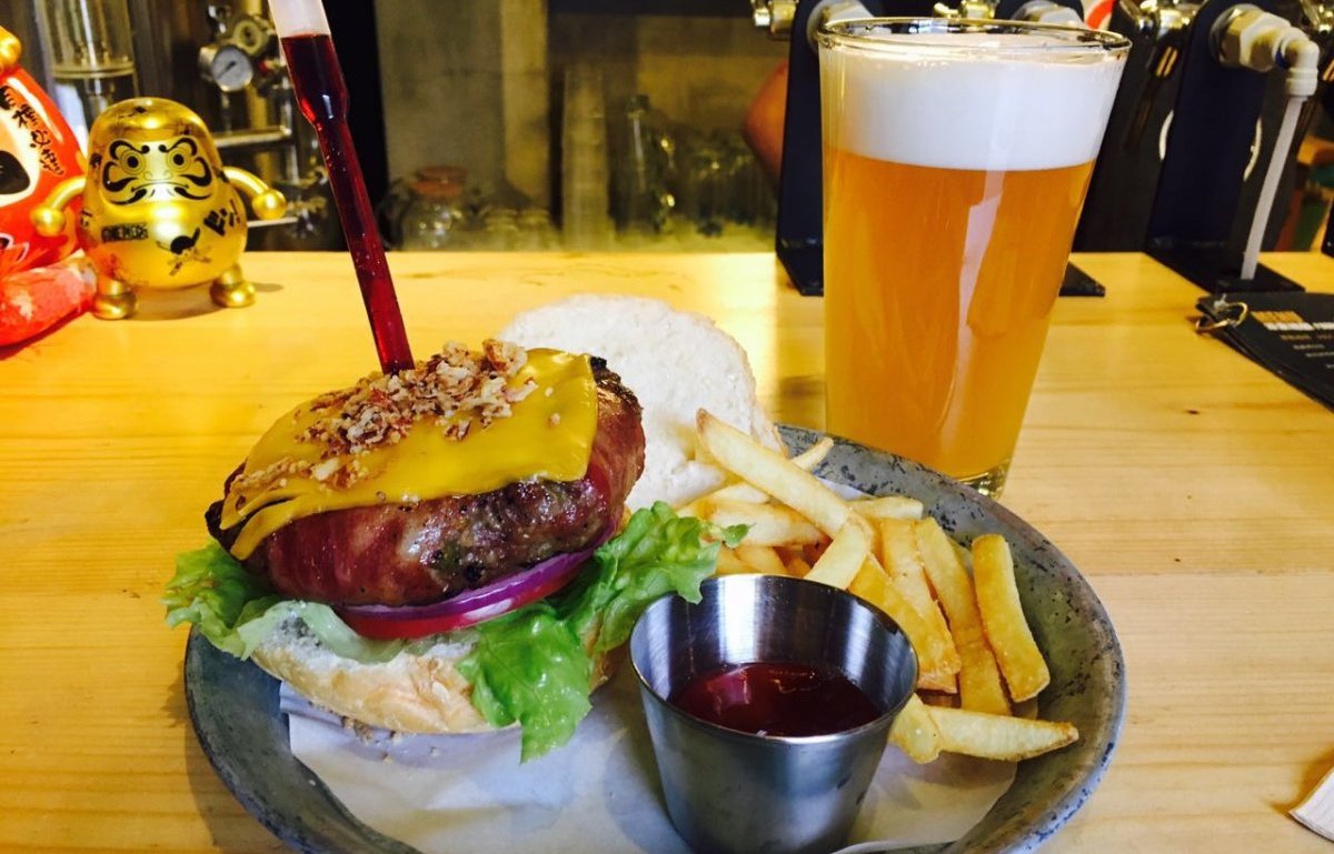 Burger Brief: Wudaoying Brewpub Regain Element Gets Adventurous With a Beef Burger Wine Injector 