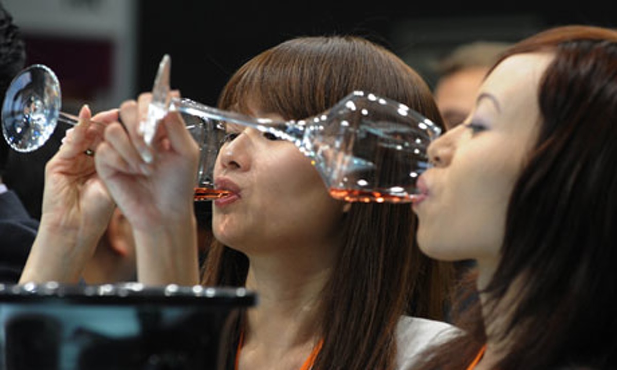 Grape Wall Challenge Pits Bubblies against Each Other Just in Time for New Year&#039;s Eve