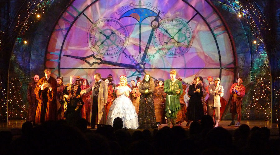 R See Award-Winning Broadway Musical Wicked in Beijing