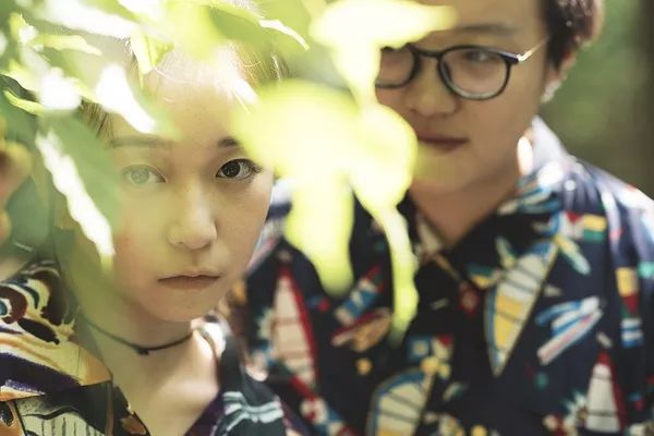 DP Two Girls, a Guitar and Plenty of Gumption: Q&amp;A With Folk Duo 斯斯與帆 Ahead of Feb 23 DDC Gig