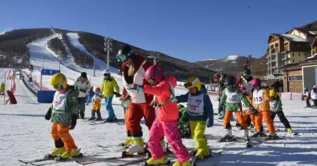 R Ten-year-old, College Student Die in Separate Ski Accidents Near Beijing 