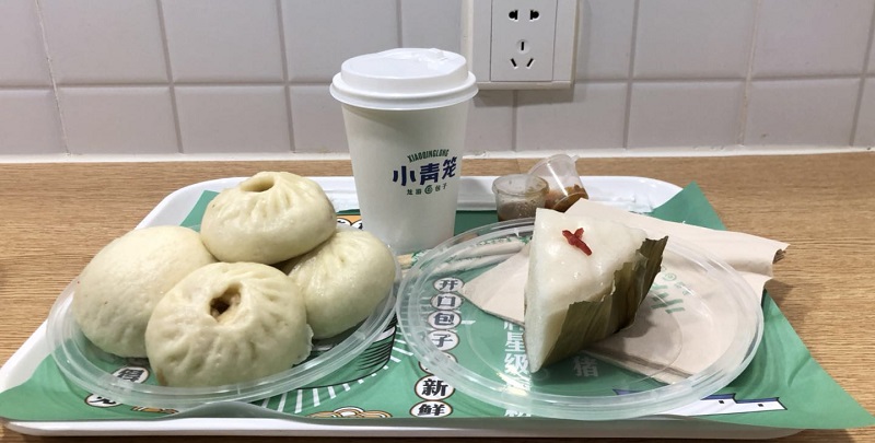 Xiaoqinglong Brings Affordable Street Breakfast  Fare to Topwin Center