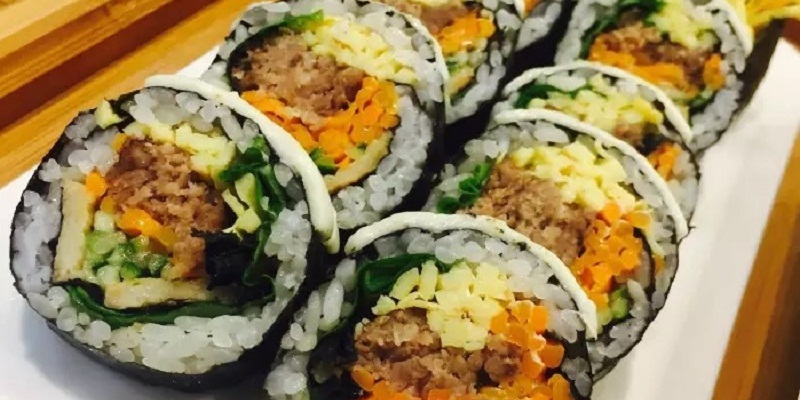 Street Eats: Cheap, Healthy, Korean-Style Sushi Rolls at Xiaoxian, Topwin Center