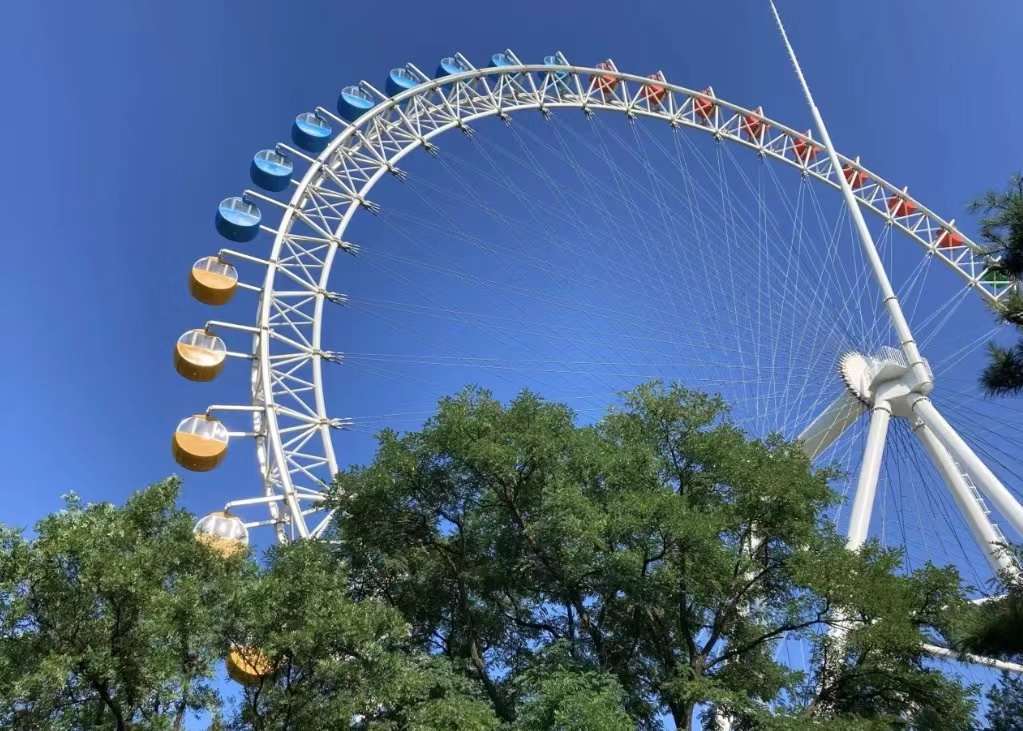 Snap a Picture With the Ferris Wheel At Longtan Zhonghu Park!