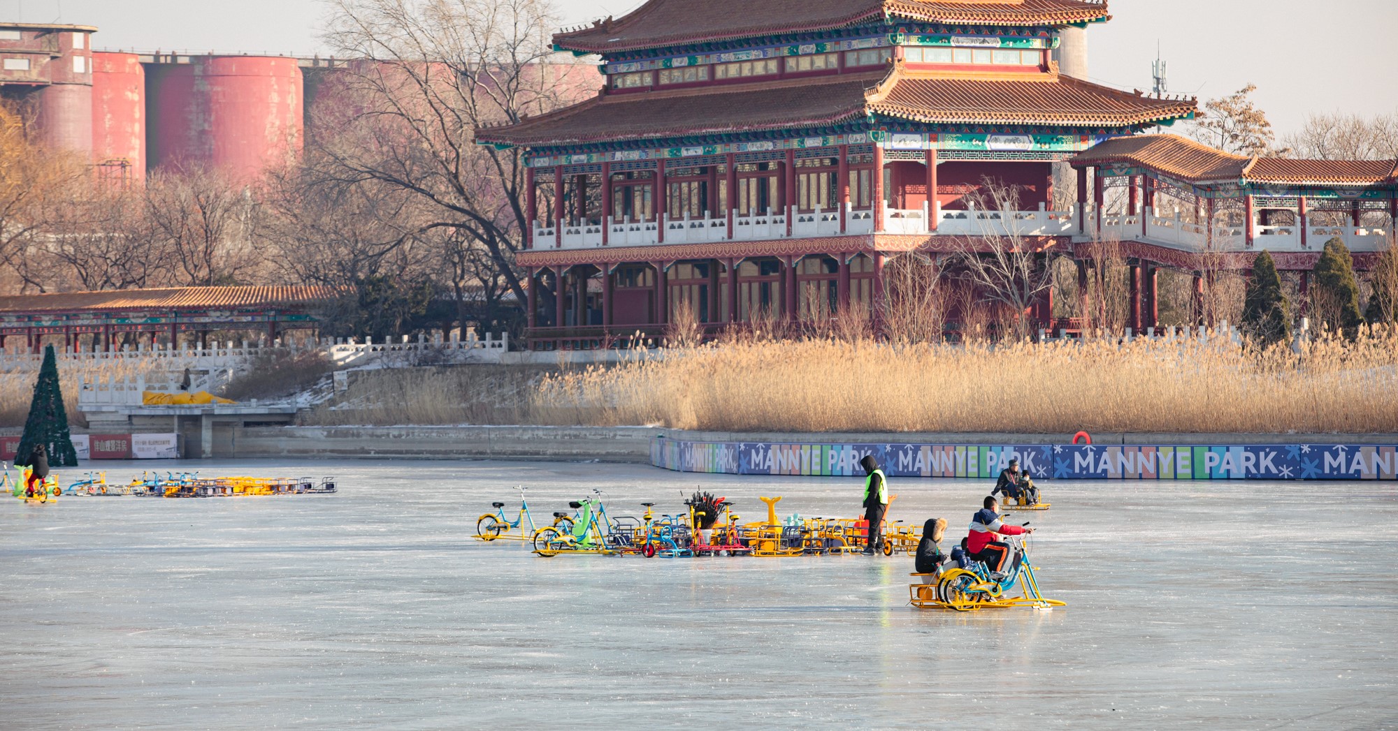 Embrace Winter at These Outdoor Skating Rinks 